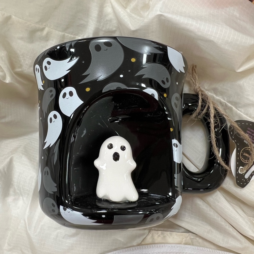 Black white Threshold Ghost Mug 2022 RARE Halloween  (1 cup)